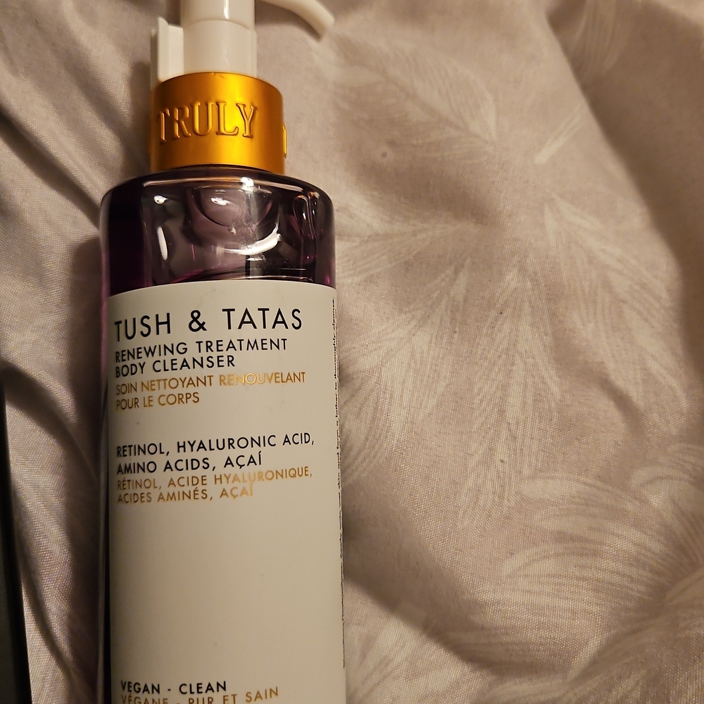 TRULY Tush & Tatas Renewing Treatment Body Cleanser - Purple and White